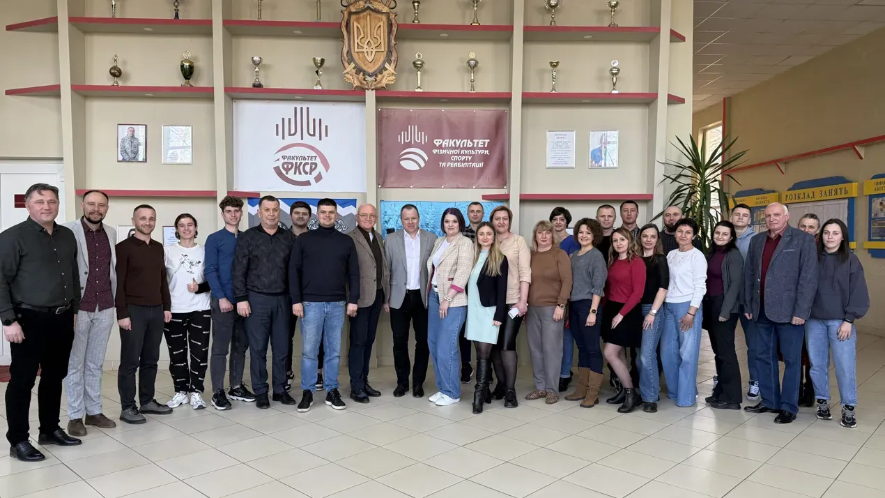 Відкрите спілкування: ректор ЧНУ зустрівся зі студентами та викладачами факультету фізичної культури, спорту та реабілітації